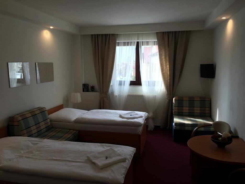 Hotel Wolf Prag Dış mekan fotoğraf