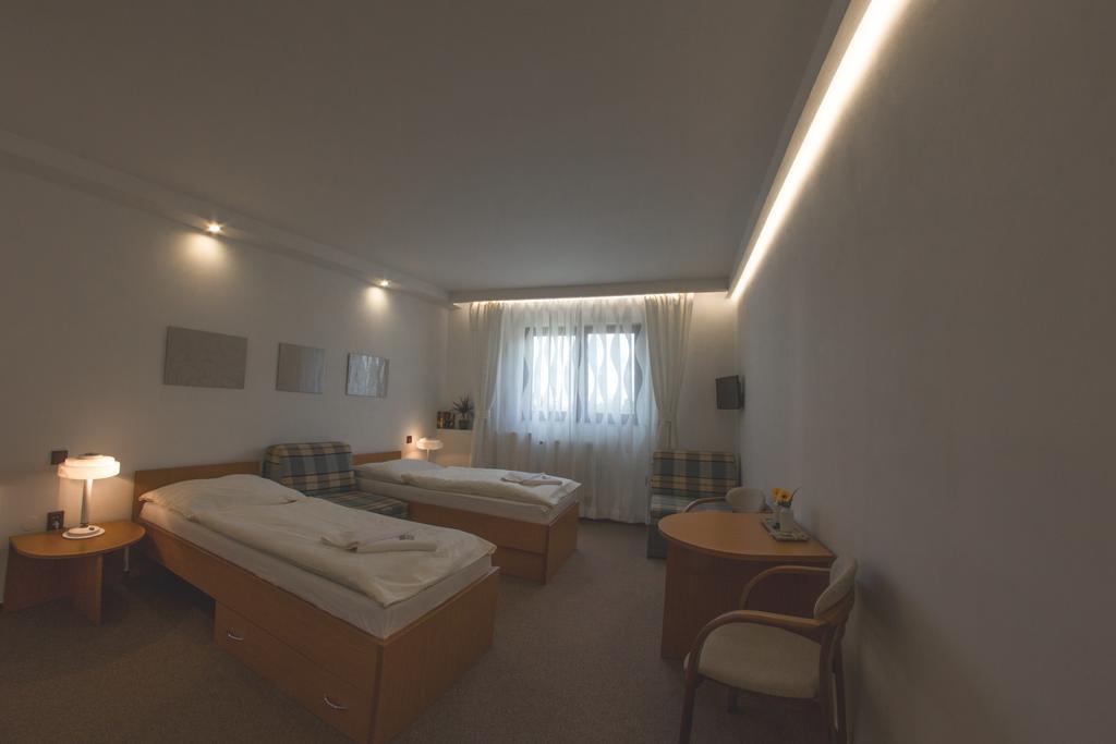 Hotel Wolf Prag Dış mekan fotoğraf