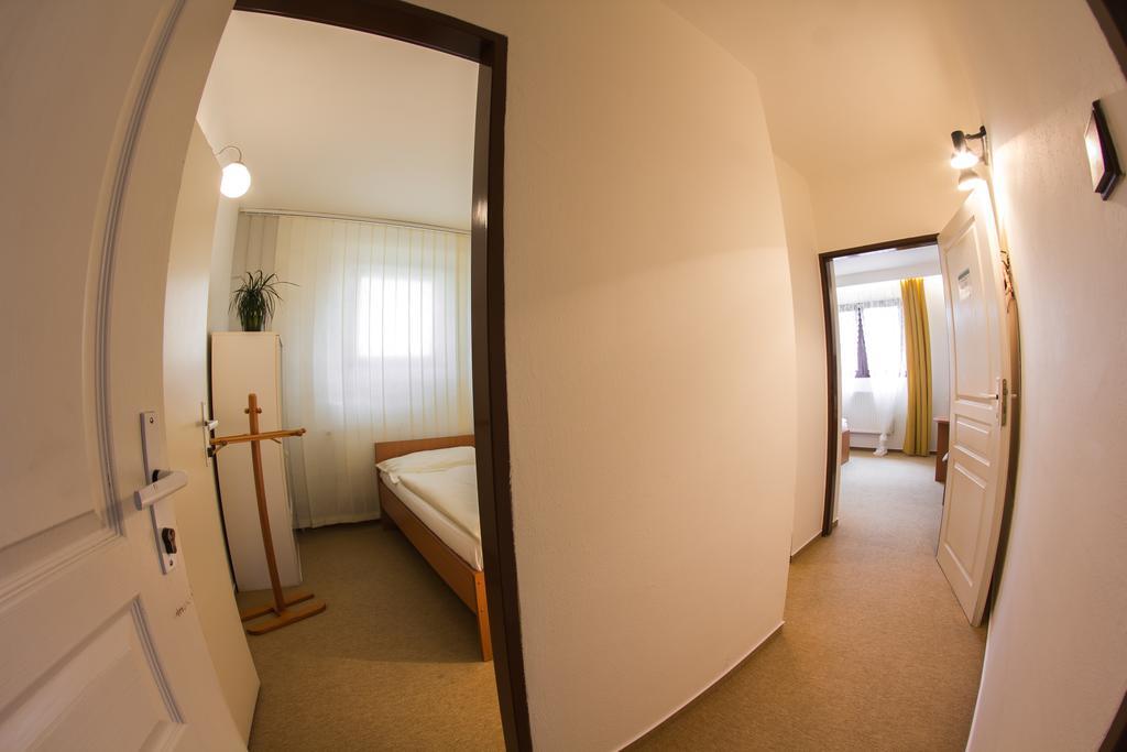 Hotel Wolf Prag Dış mekan fotoğraf