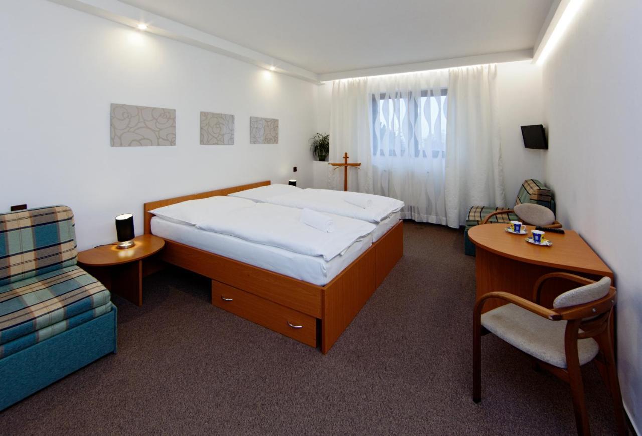 Hotel Wolf Prag Dış mekan fotoğraf