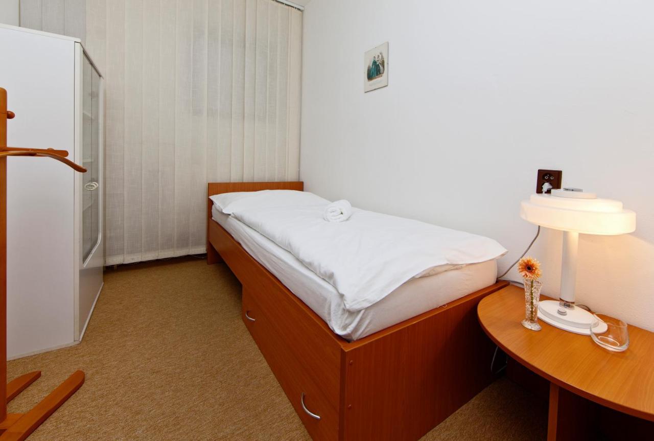 Hotel Wolf Prag Dış mekan fotoğraf